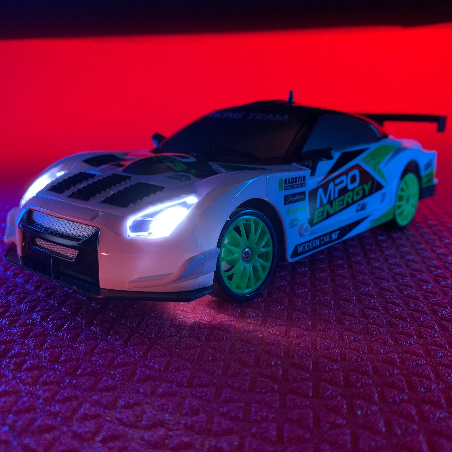 NISSAN GTR biały