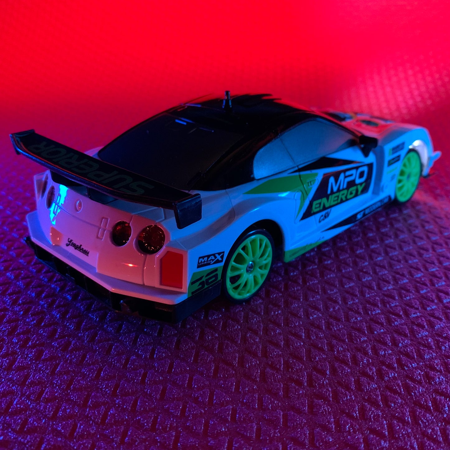 NISSAN GTR biały