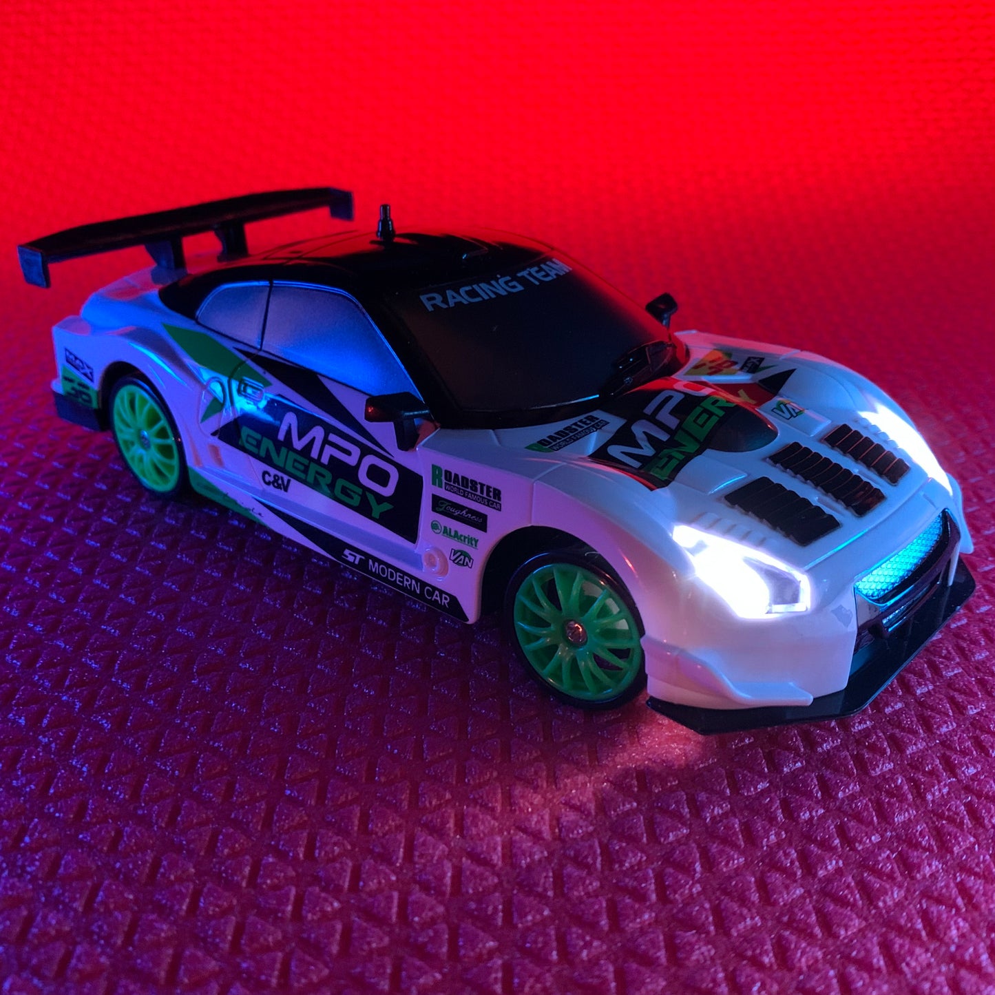 NISSAN GTR biały