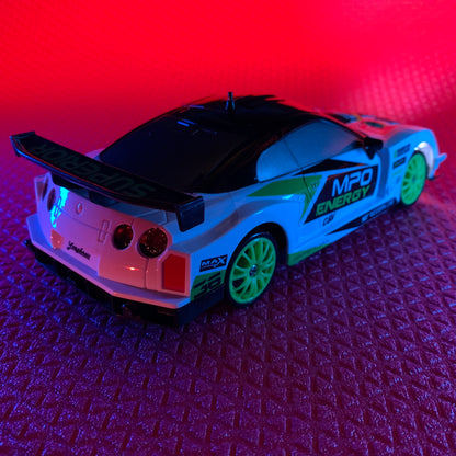 NISSAN GTR biały
