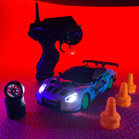 NISSAN GTR biały